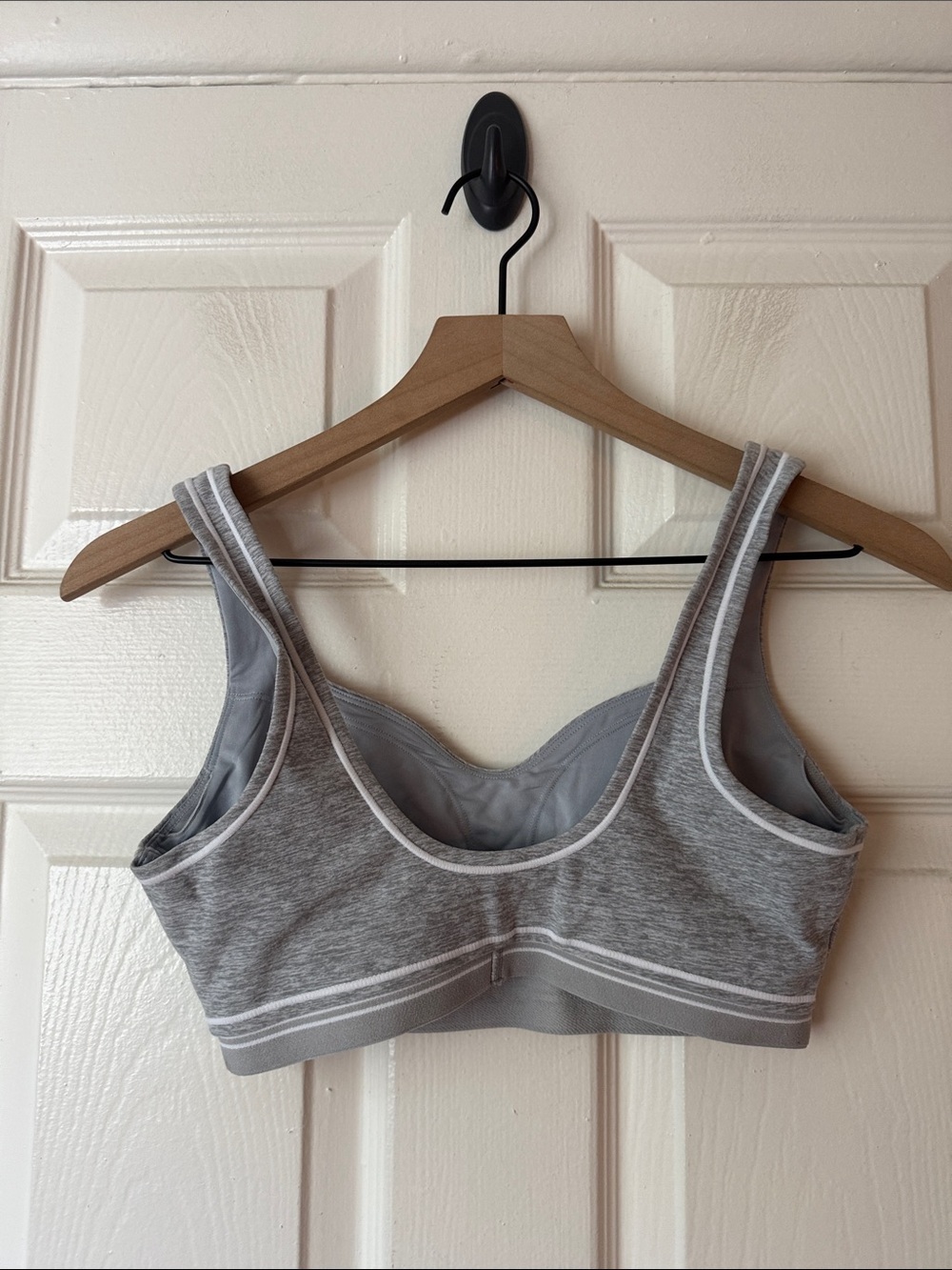 Alo Yoga Alosoft Heart Throb Bra Heather Grey/White size small NWOT - Picture 5 of 7